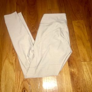 Outdoor Voices Medium Oatmeal Leggings